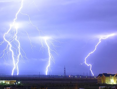क्या होती है आसमानी बिजली