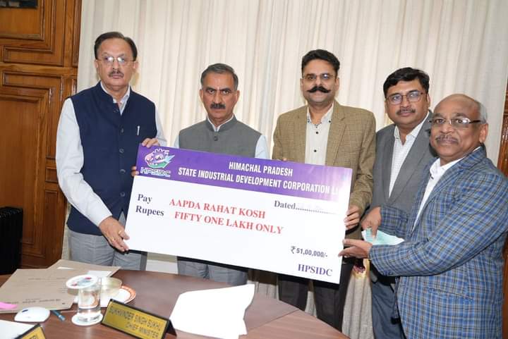 आपदा राहत कोष के लिए CM को सौंपा 51 लाख रुपये का चेक