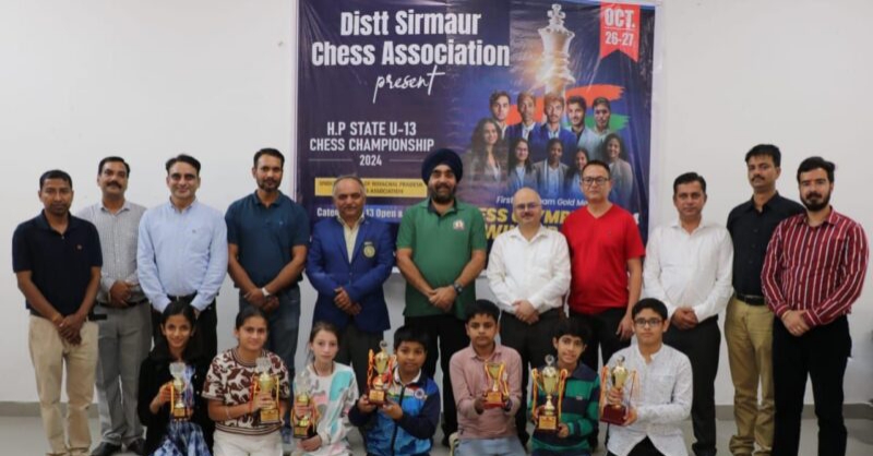 शतरंज के इन विजेता खिलाड़ियों को मिला पुरस्कार शतरंज के इन विजेता खिलाड़ियों को मिला पुरस्कार