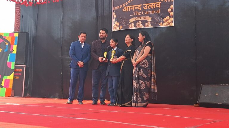 द रोज़ ऑर्किड वर्ल्ड स्कूल में विविध रंगों की बिखरी इंद्रधनुषी छठा