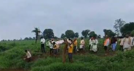 मृत युवक को दाह संस्कार पहले आया होश : तीन डॉक्टर निलंबित