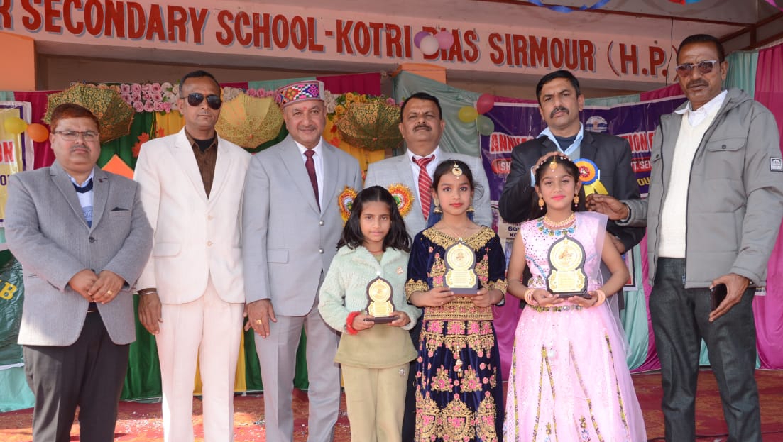 वाह प्रधान जी, अपनी पूरी सैलरी ही स्कूल को समर्पित कर दी