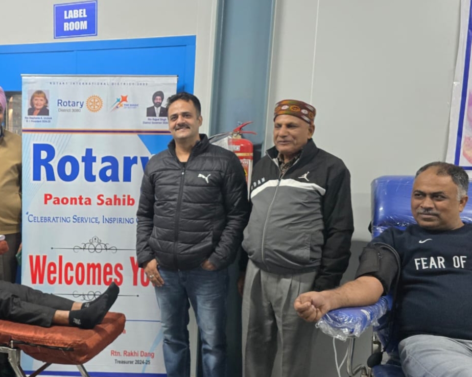 रोटरी ने लगाया रक्तदान शिविर