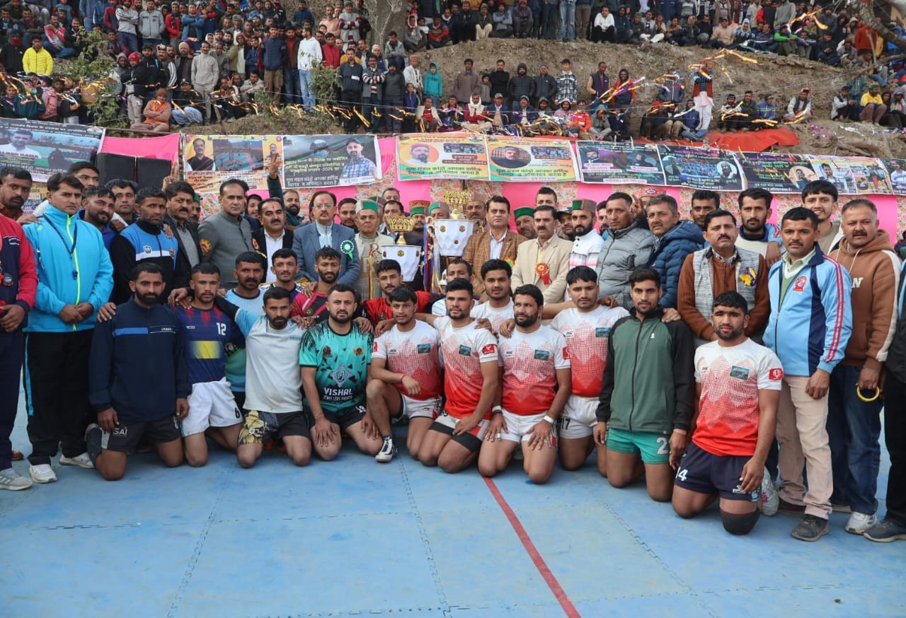 उद्योग मंत्री ने विजेता टीम को 61 हज़ार नकद राशि व ट्रॉफी देकर पुरस्कृत