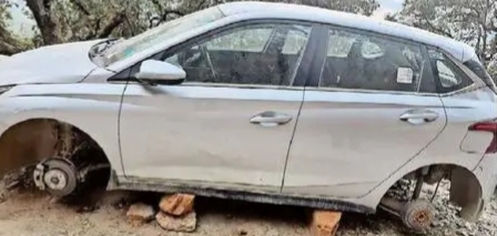 चोरों ने कर दिया डॉक्टर की कार का ‘ पोस्टमार्टम’