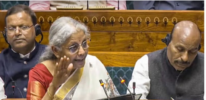 आज आठवीं बार वित्त मंत्री ने पेश किया बजट  : पढ़िए पूरी खबर