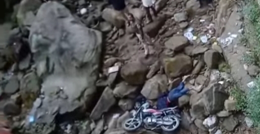 हत्या या हादसा : अमरकोट से लापता निखिल का शव सतौन पुल के नीचे मिला हत्या या हादसा : अमरकोट से लापता निखिल का शव सतौन पुल के नीचे मिला