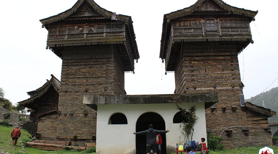 शिरगुल मंदिर के बाद अब 700 साल पुराने  विजट महाराज के मंदिर का पुनर्निर्माण