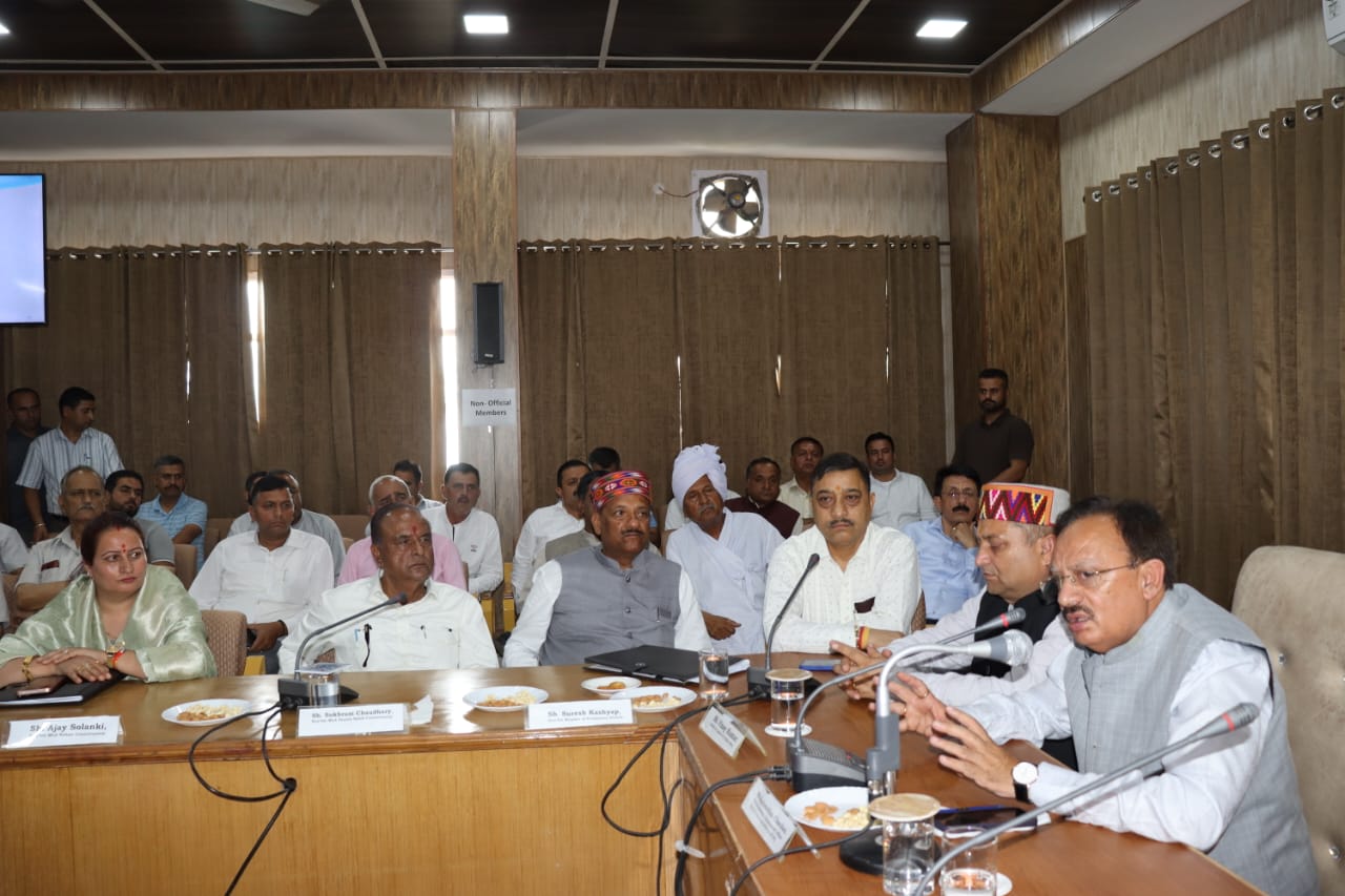 जिला प्रशासन को मानसून की तैयारियां पर क्या बोले उद्योग मंत्री हर्षवर्धन चौहान