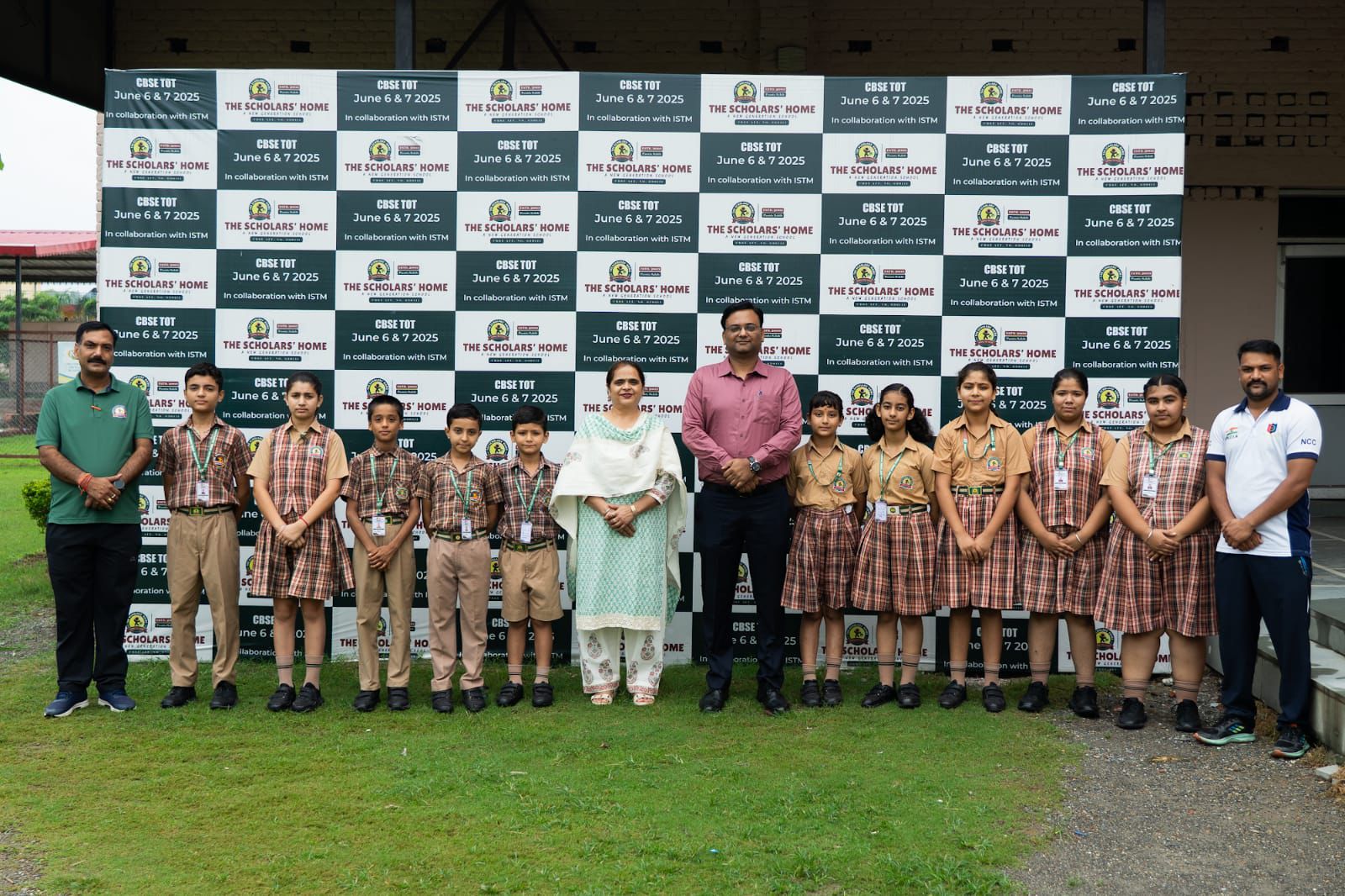 द स्कॉलर्स होम स्कूल के खिलाड़ियों ने जिला स्तरीय बैडमिंटन प्रतियोगिता किया शानदार प्रदर्शन