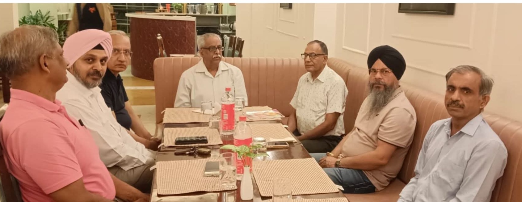 डाॅ परवेश सबलोक यमुना करुणा संस्था के अध्यक्ष और महासचिव शांति स्वरूप गुप्ता