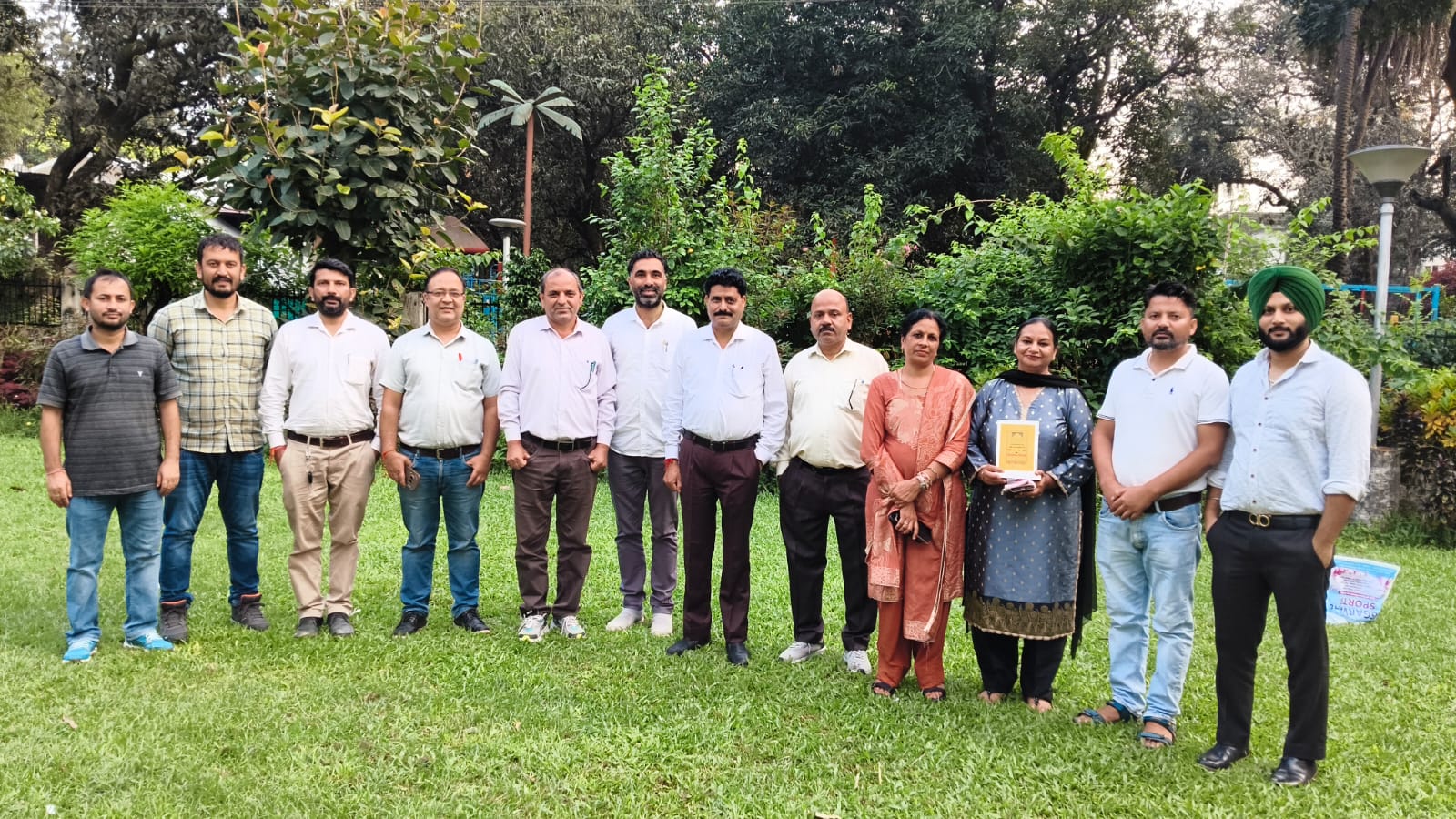 Hppwd engineering staff ने  विश्वेश्वरैया भारत रत्न को श्रद्धासुमन अर्पित किए और उनकी उपलब्धि  पर प्रकाश डाला